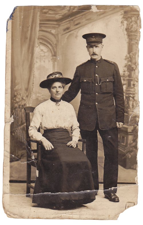 Ask Our Experts: Identifying an occupation from a family portrait: bit.ly/2hjhG9t

#Ancestry #FamilyHistory