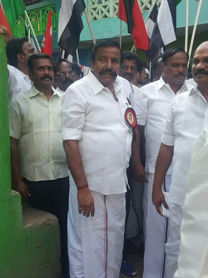 DmkIbramsha's tweet photo. திரு��ெறும்பூர் ஒன்றிய செயலாளர் நேசமிகு அண்ணன் #நவல்பட்டு_விஜி_MA அவர்கள் சென்னை ஆர் கே நகர் இடைத்தேர்தல் பணியில் https://t.co/YhRmjZ24vr