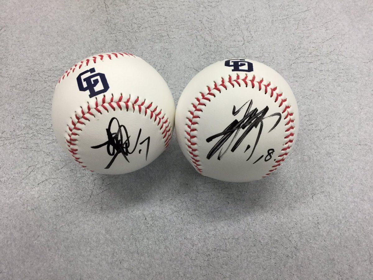 きょうサンドラに出演してくれた柳投手と鈴木投手の サインボールを