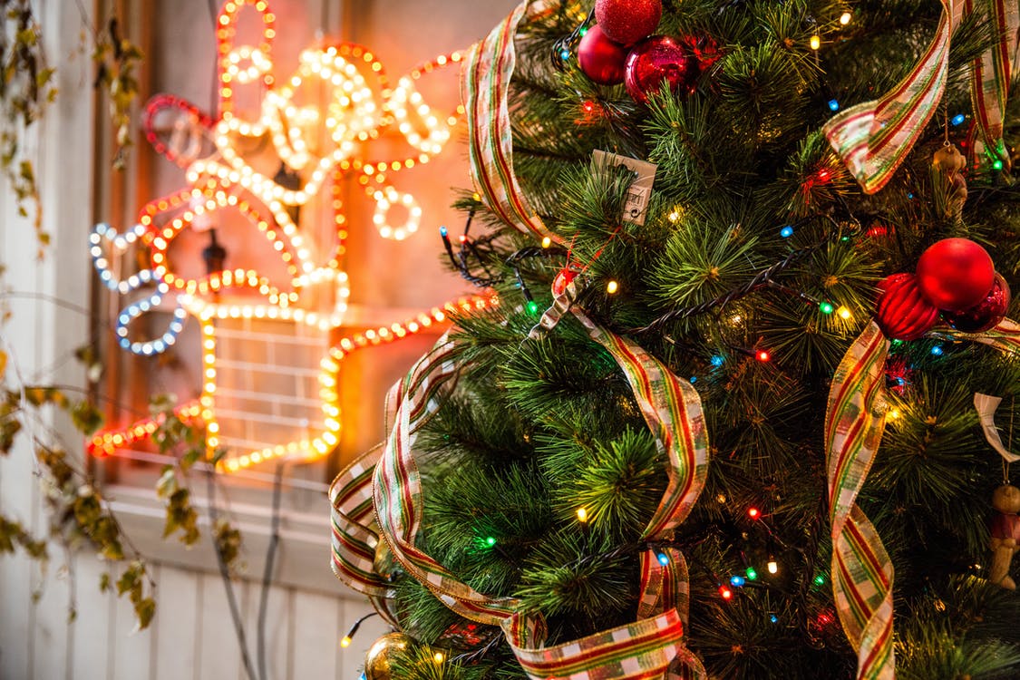 LEDworldDubai's tweet photo. Exotic collection of fairy lights & stringlights for decorating your homes & christmass tree
#christmasdecor #christmastree #silverandgold #idecoratedit #personalized #gift # #christmasspirit #christmaslights #fairylight #stringlights #decor #festiveseason #santaclaus #ledworld https://t.co/nA2xM0GMIP