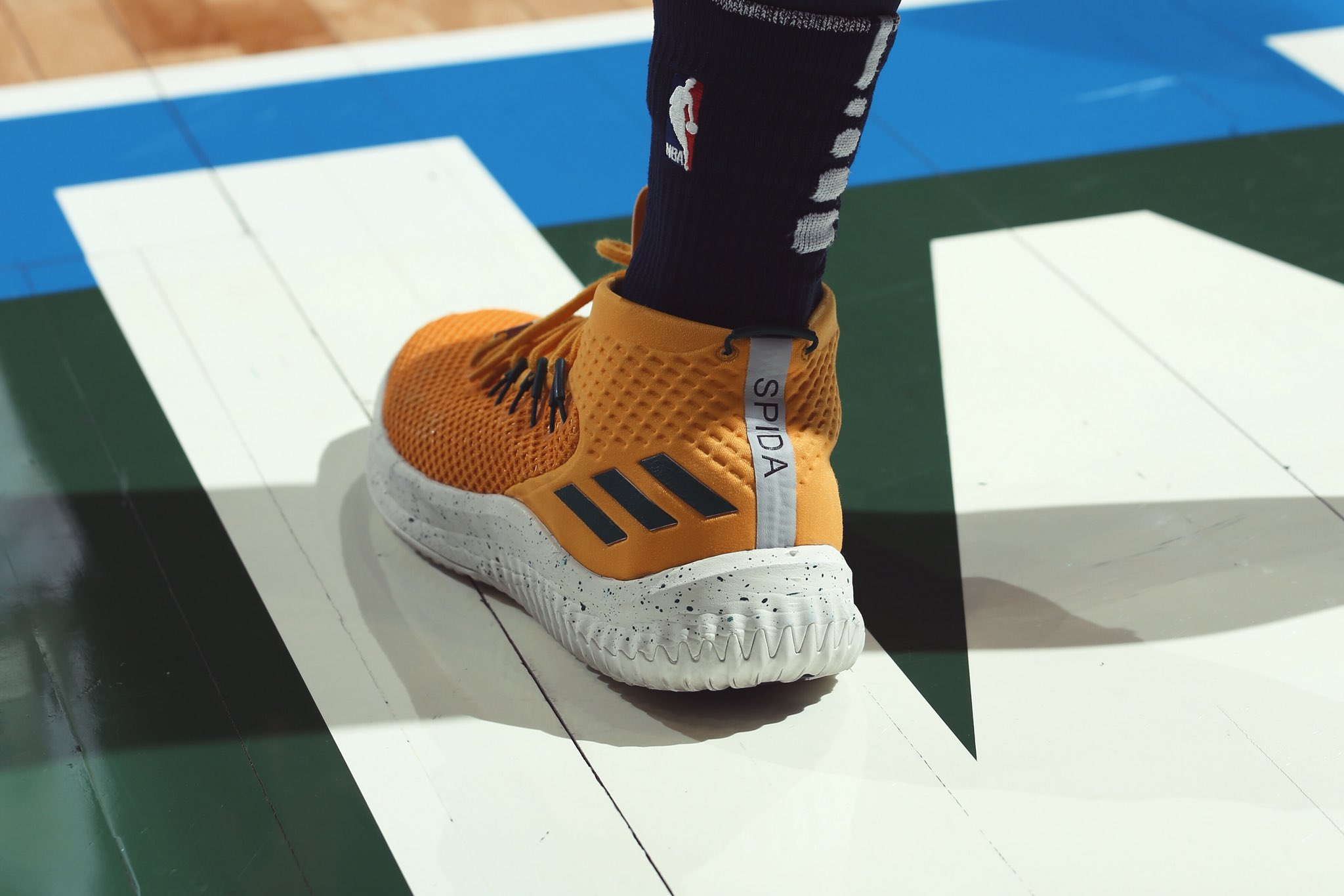 B R Kicks on X Donovan Mitchell in the adidas Dame 4 vs. Milwaukee https t wpPGYvWA0G X
