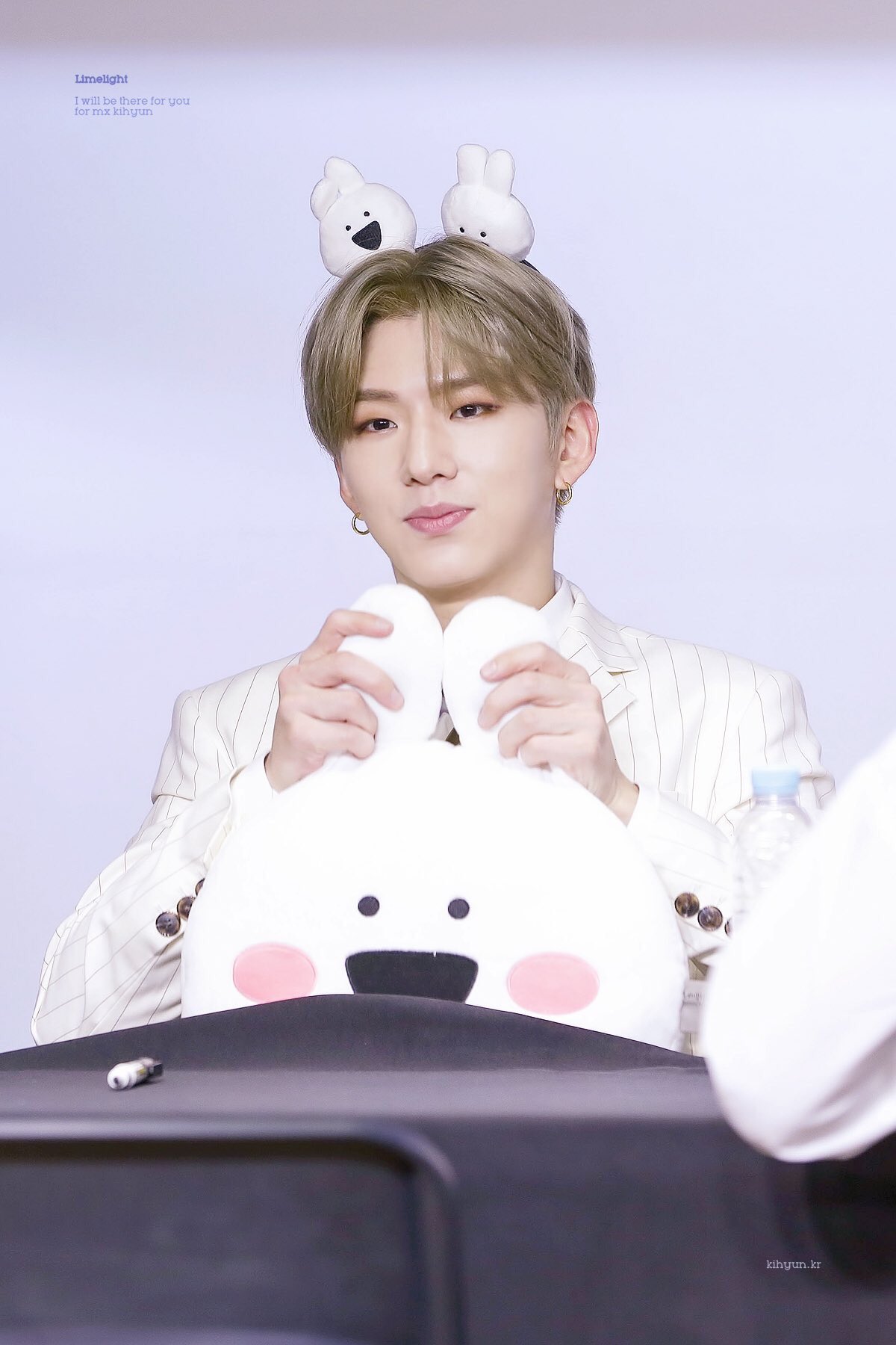 mx soft on X: oh my god. kihyun looks so so cute and so soft uwu his  cheeks ;-:;; and his lips pouting.. and those tiny heart stickers on his  cheeks omgmgmf