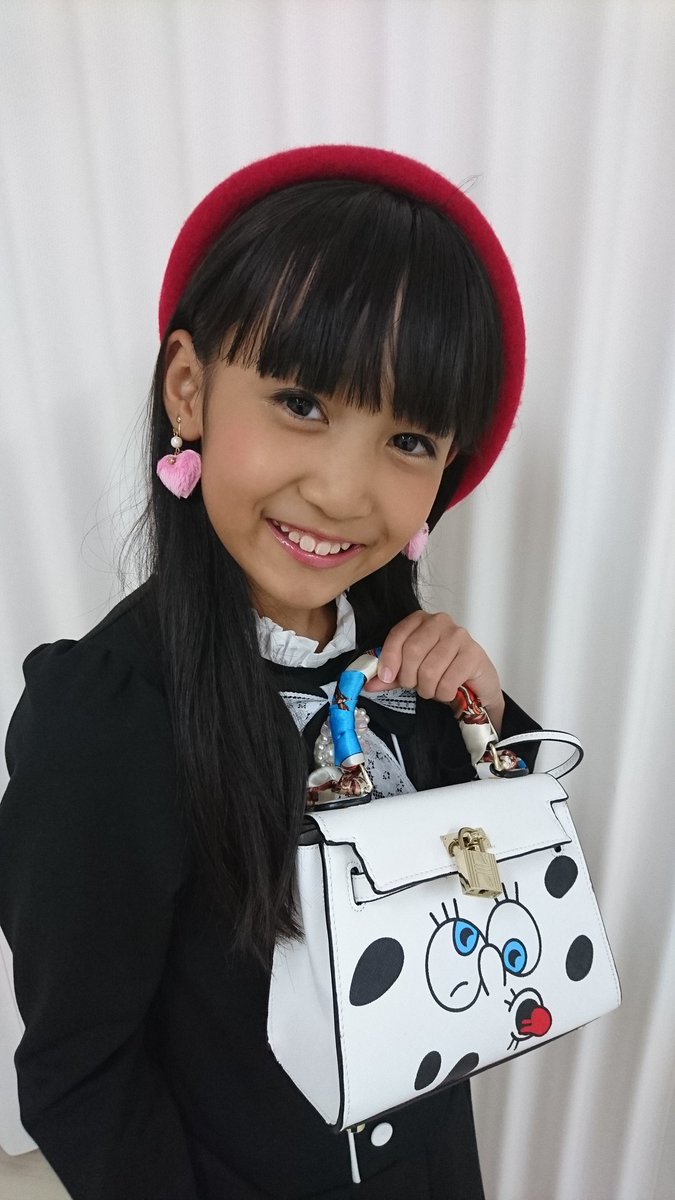 Yuna00205's tweet image. 今日は、FL7☆本番当日.
Yu-naはKIDS.2ステージの３番目に歩きます☺️ 
Yu-naに清き１票を宜しくお願い致します！！#KCE 大阪校 #KCE広島校 #FL7 #関西コレクション #衣装はパンフレットと違う ピンクと黒のライダースにレザースカート