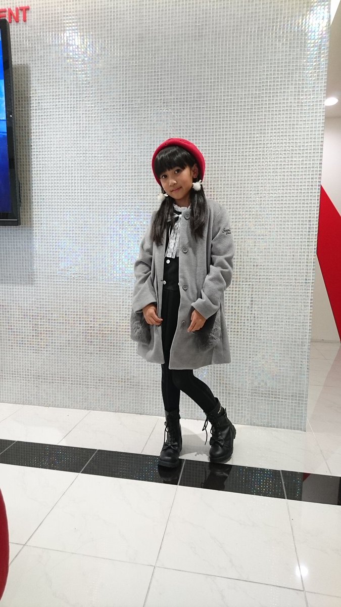 Yuna00205's tweet image. 今日は、FL7☆本番当日.
Yu-naはKIDS.2ステージの３番目に歩きます☺️ 
Yu-naに清き１票を宜しくお願い致します！！#KCE 大阪校 #KCE広島校 #FL7 #関西コレクション #衣装はパンフレットと違う ピンクと黒のライダースにレザースカート