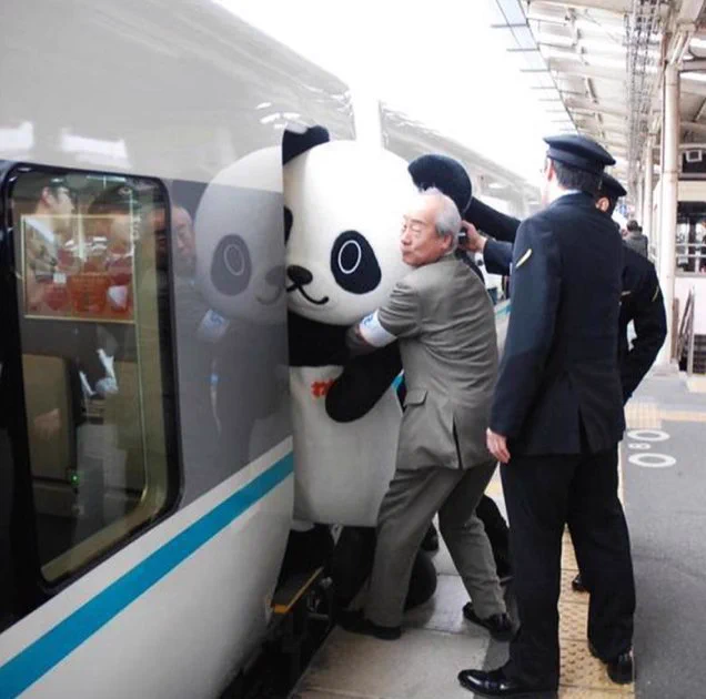 い、痛いよ、痛いよ！ｗｗｗ電車で移動するゆるキャラたちの現実ｗｗｗ