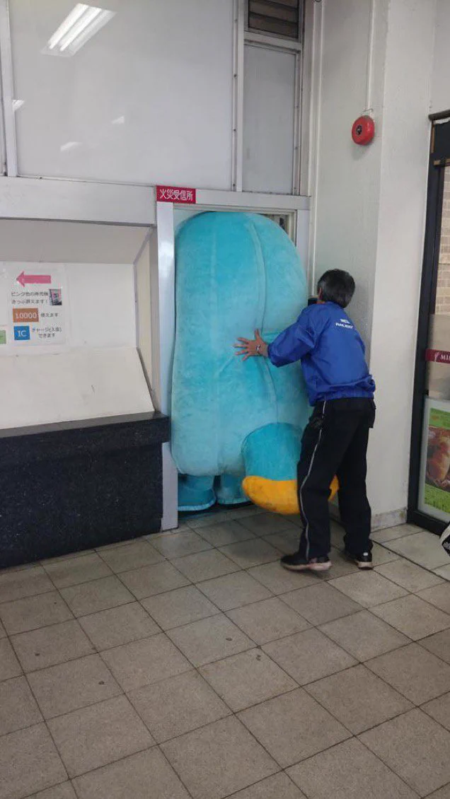 い、痛いよ、痛いよ！ｗｗｗ電車で移動するゆるキャラたちの現実ｗｗｗ