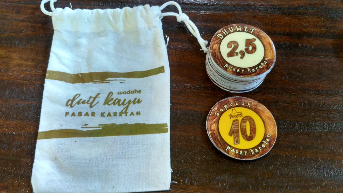 blogger_kendal's tweet photo. Ini dia bentuknya girik /dhuwit di #pasarkaretan #radjapendapa kalo uang yg km tukerin masih sisa, bs ditukar dg rupiah lagi gaes | @pasarkaretan @RPendapa @disporaparjtg @JatengTwit @kominfo_jtg #Bloggerkendal #Bloggerperempuan https://t.co/5tqzuw7Xcn