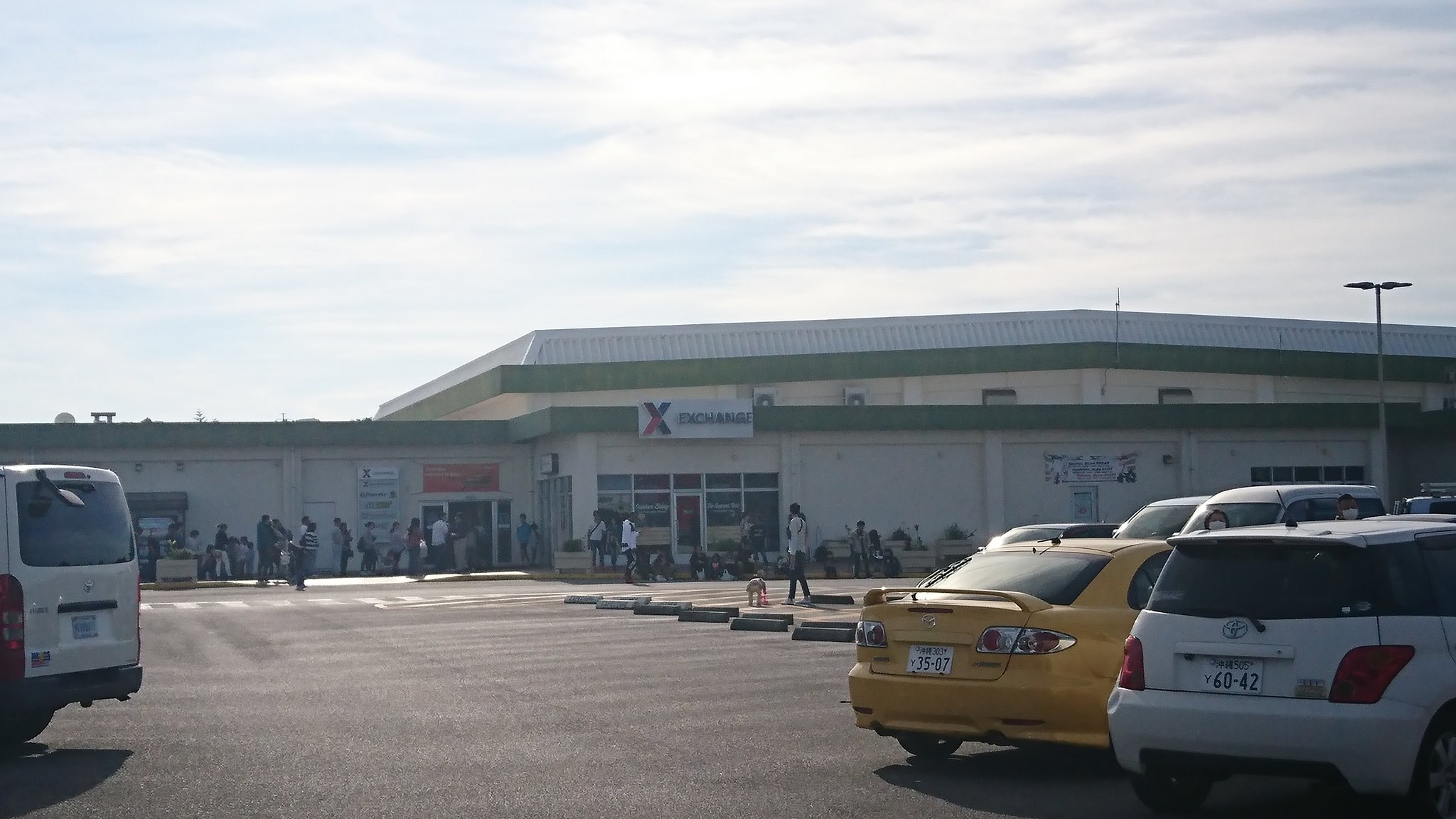 平敷屋イラブー会 今日 米軍基地 キャンプコートニー クリスマスカーニバル やっぱり米軍基地内最高 沖縄市で日本円 ドルへ両替 ドルは 日本円で１ドル １１５ 円 日本円で米軍基地内で買い物するより 両替して ドルで基地内に行った方が若干お得