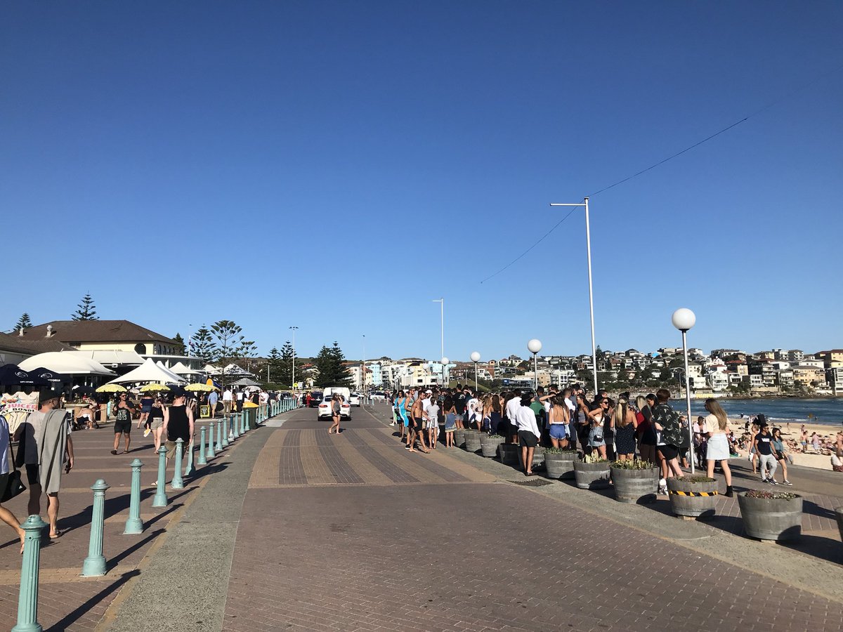 flying_satoshi's tweet photo. Queuing for #bitcoin atm in #bondi #btc #buynow https://t.co/Ubfo7xI3gn