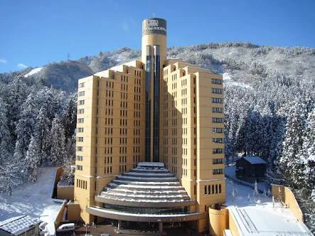 バブル期のマンション。空室多くて、今は売値10万から。興味あれば検討してみては。