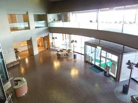 バブル期のマンション。空室多くて、今は売値10万から。興味あれば検討してみては。