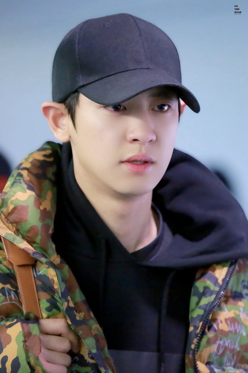 ChanHomeTH's tweet photo. [HQ] 171202 #CHANYEOL at INCHEON AIRPORT
Cr.OnTheRoad_1127 
https://t.co/ng6nKNtEwq https://t.co/p4DqyyeHyd