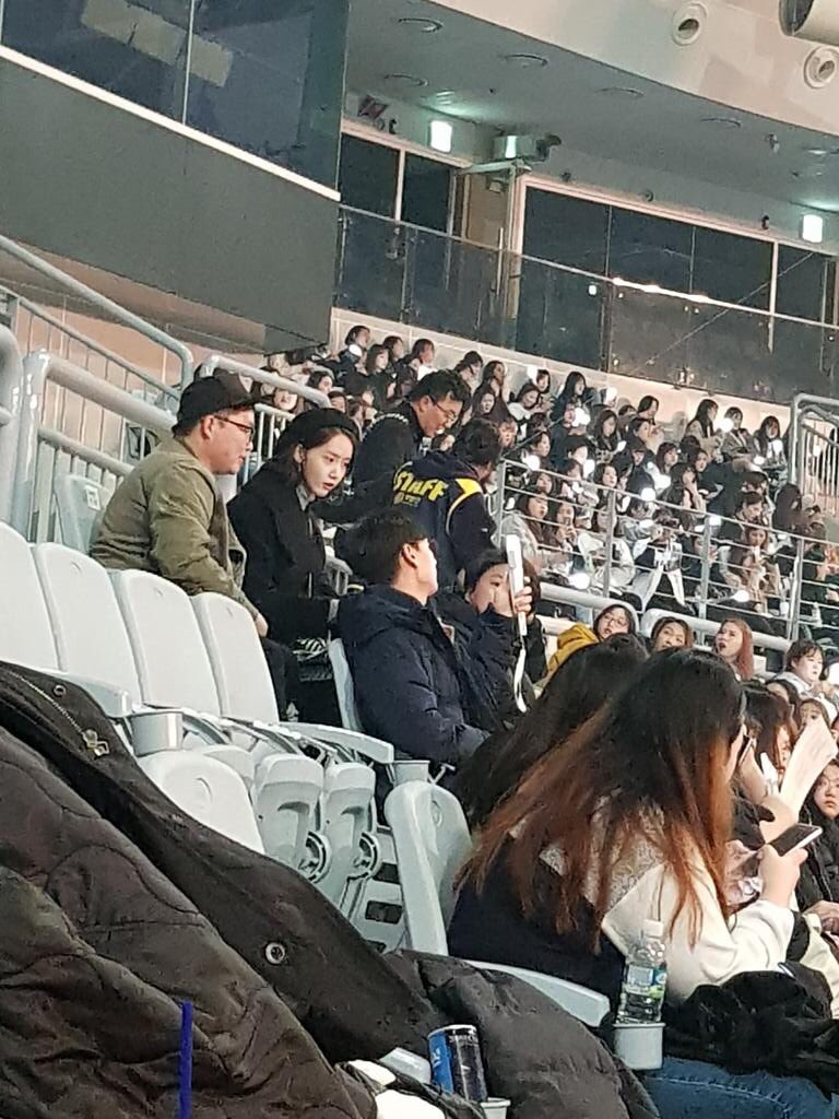 MC_YA764's tweet photo. Yoona attended both EXO &amp; BTS concert 
#coolsunbae #윤아 https://t.co/73f6EHiRjS