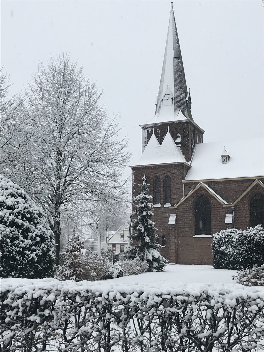 CornevanGool1's tweet photo. #stjoris heeft alles uit de kast gehaald voor het winterconcert in de St Marcoenkerk https://t.co/iuVLu2HXae