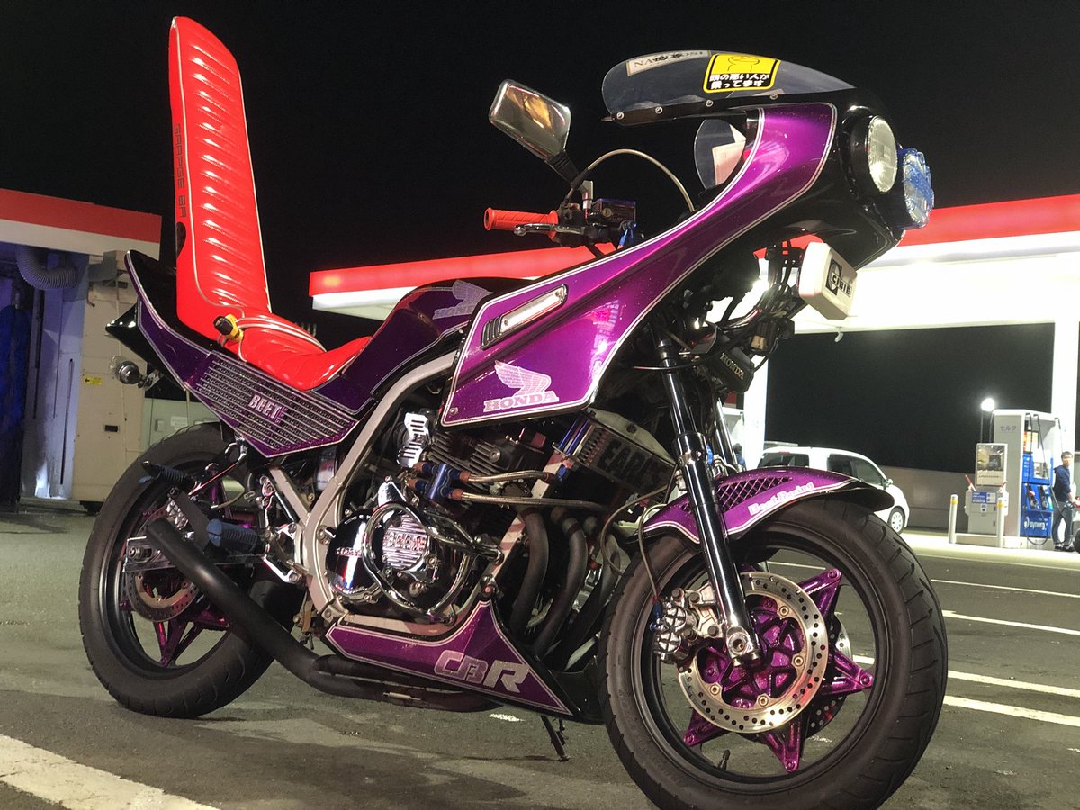 hamap400f's tweet photo. バイクや車からすると
ガソスタが
プリクラである👌 https://t.co/Ei1v4I77wR