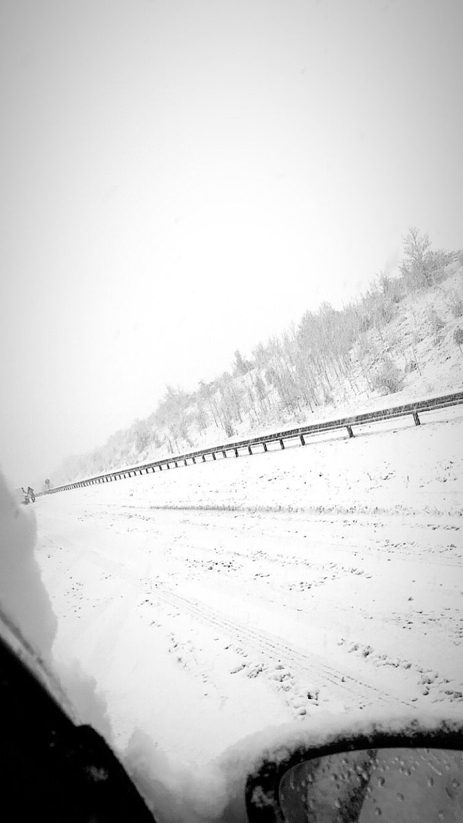 stephstewart_15's tweet photo. Snow! As usual causes traffic and delays ๐ซ #justtryingtogettowork https://t.co/ofs5wfFqWk