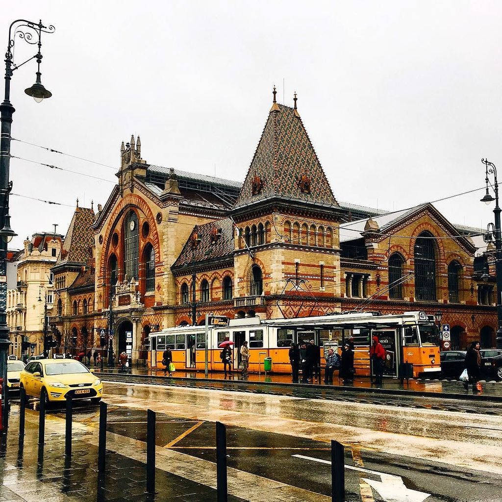 Halibel14's tweet photo. Direction ๐๐ป Great Market Hall!๐๐
๐ปโ๏ธ #Budapest #hungary #greatmarkethall #christmas #world #wanderlust #journey #travel #travelblog #beautifuldestinations #lonelyplanet #wonderful_places #ladiesgoneglobal #dametraveler #passionpassaport #theglobeโฆ https://t.co/wg1HeF3JrS https://t.co/o3Xp2h5xGJ