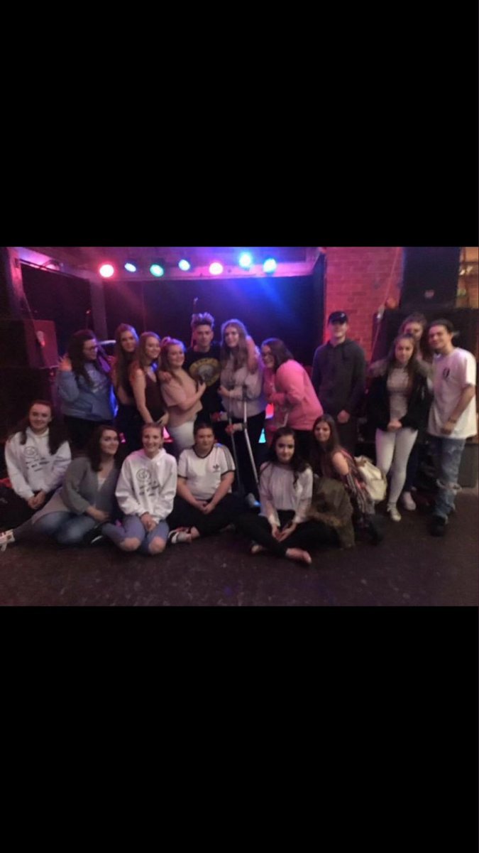 x2701x's tweet photo. Cant believe this were a year ago today!! Miss you all so much 😢
Reunion soon ??💕 https://t.co/i9m0dOP6mS