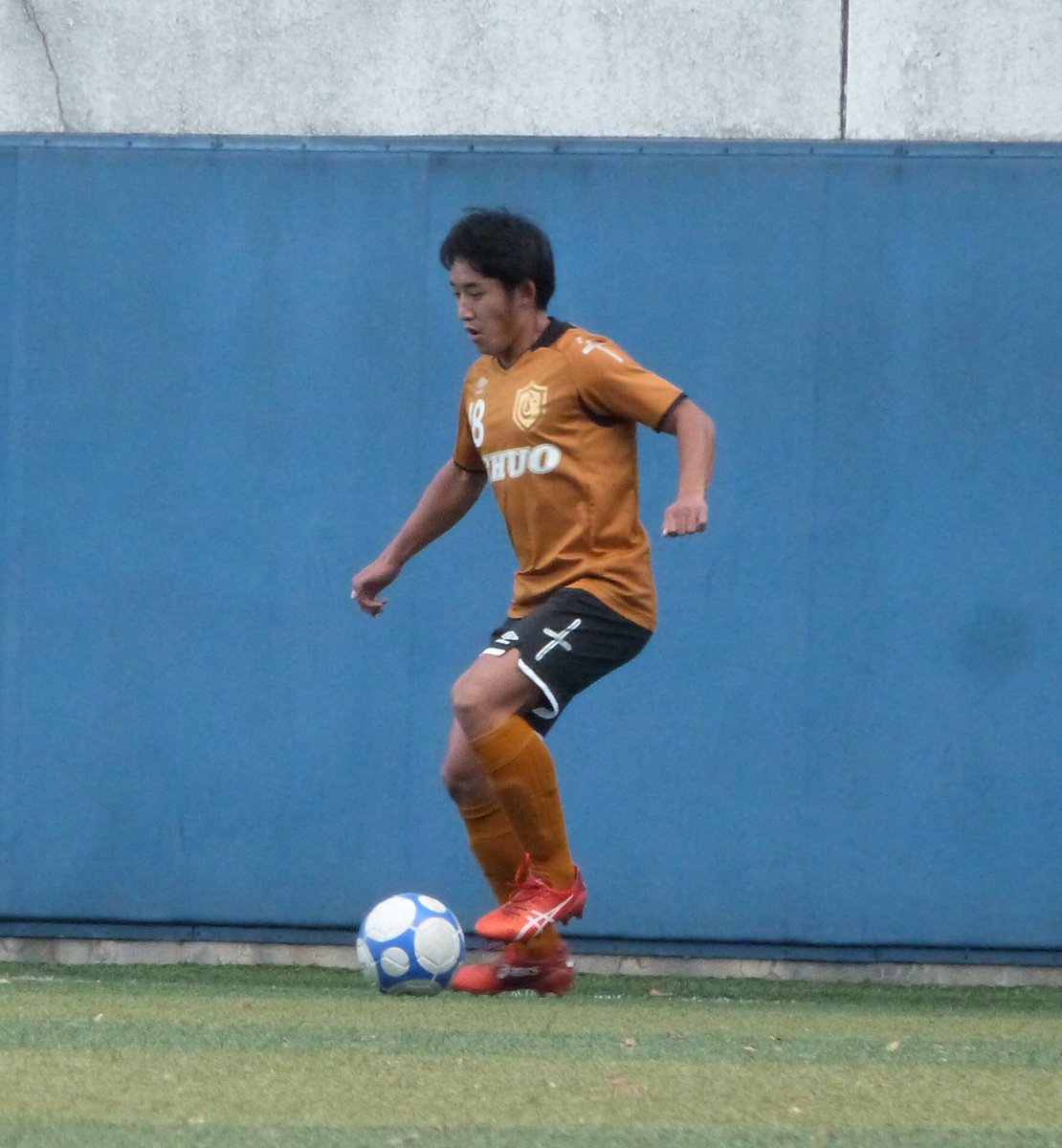 中央大学学友会サッカー部 Na Twitteru Df 相原旭 2年 今日は応援ありがとうございました 久しぶりのスタメンということですごく緊張していました 試合はpk戦までいき 苦しい試合展開でしたが勝てて良かったです 次節は今年最後の試合となるの チーム一丸と