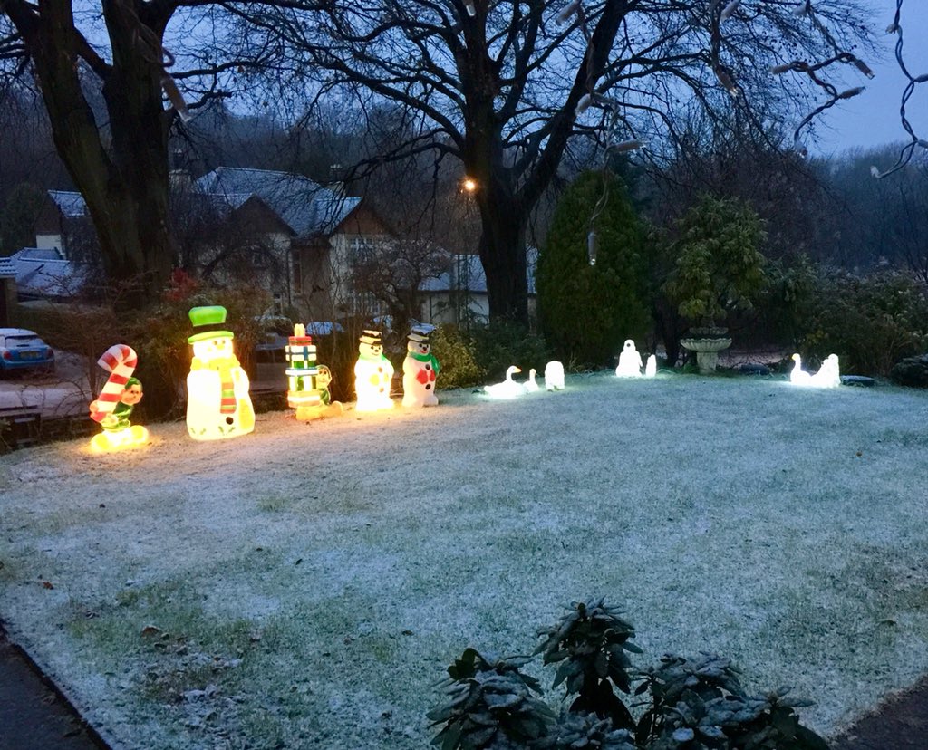 TomHesmo's tweet photo. @SueSouthwood The perfect finishing touch for our Christmas grotto! https://t.co/NFGO4hfeD2