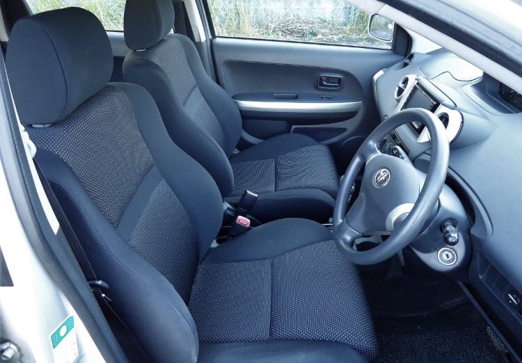 CARSHOP_AG's tweet photo. 走行少！車検長！綺麗なイスト！
・年式平成15年
・走行距離39,911km
・色 シルバー系
・車検有効期限 30年8月まで
・排気量1300cc
・ミッション AT
エンジン、オートマ
足回りなど大変調子よく
なんの不具合もございません！
大変調子の良い
おすすめの１台です！
コミコミ！22万！
値下げ交渉も可。 https://t.co/Y18z1lkC4p