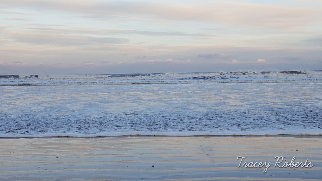 OfficialFiley's tweet image. No snow in Filey, just lovely and crisp #filey #yorkshire #winter #NoSnow #fishingtown #photography #photooftheday #beach #sea #dogfriendly @yorkshireis @YorksCoastRadio