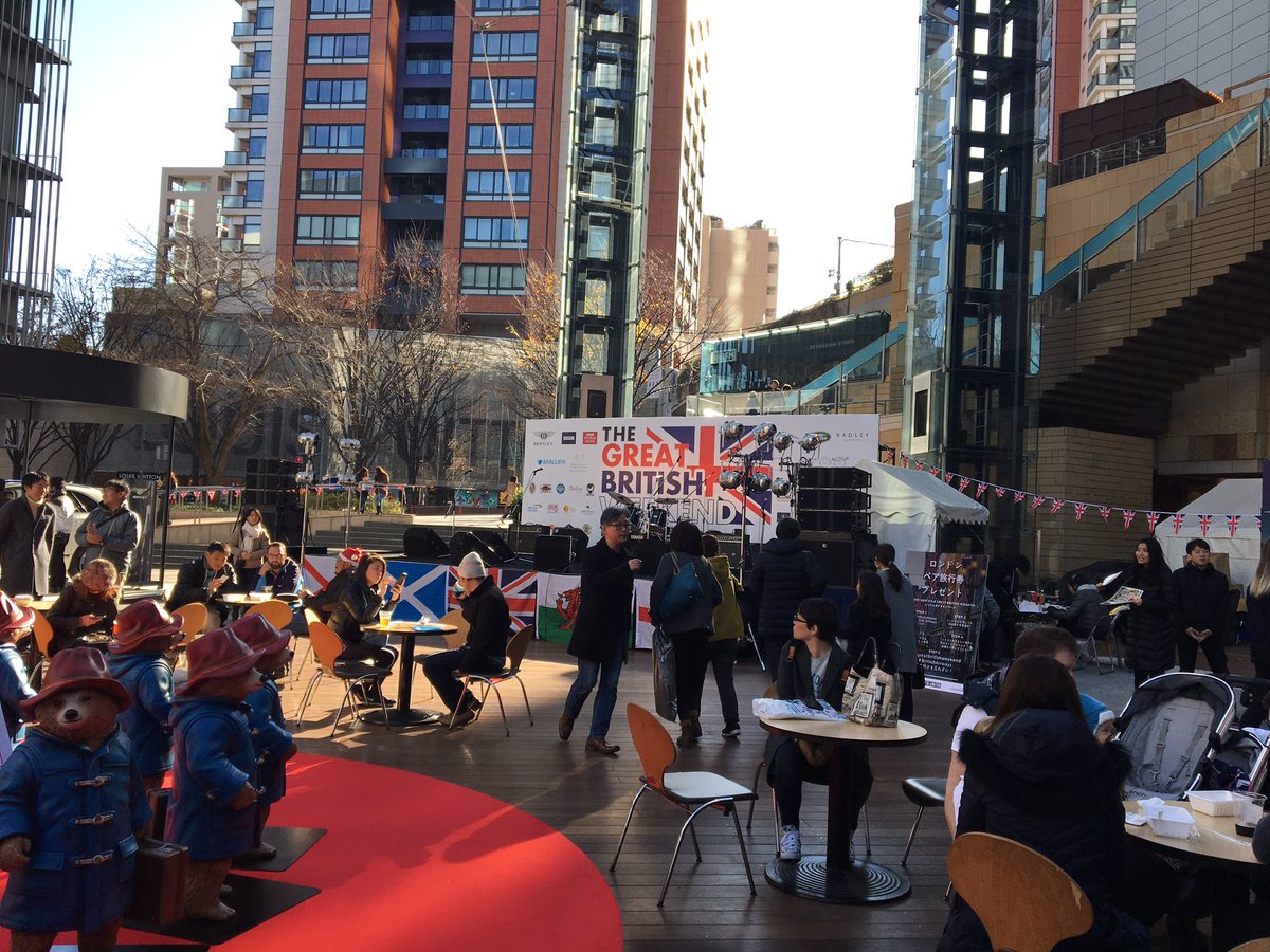 K_ske_guitar's tweet photo. 昨日は #GreatBritishWeekend でライブやらせてもらいました！

六本木ヒルズアリーナ！！

デカくて野外で楽しかったー＼(^o^)／
半袖で寒かったー＼(^o^)／ https://t.co/b1sLCL6akP