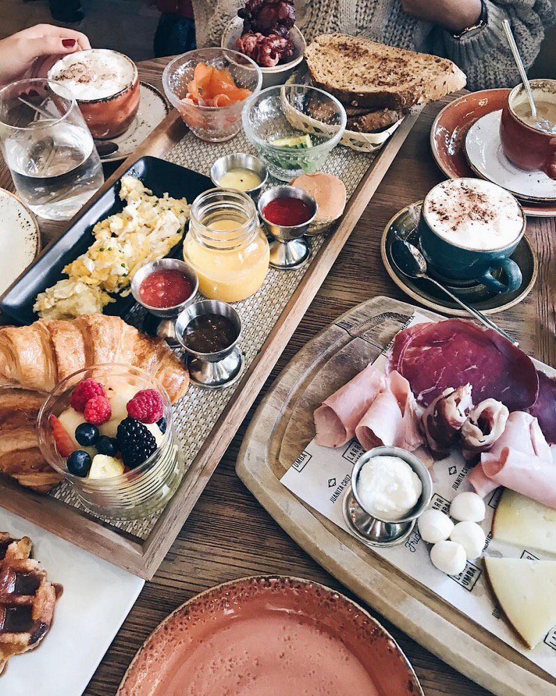 Brunch time! 👏👏
📷 ELINE TIMMERMANS 
#Perrachica #GrupoLarrumba