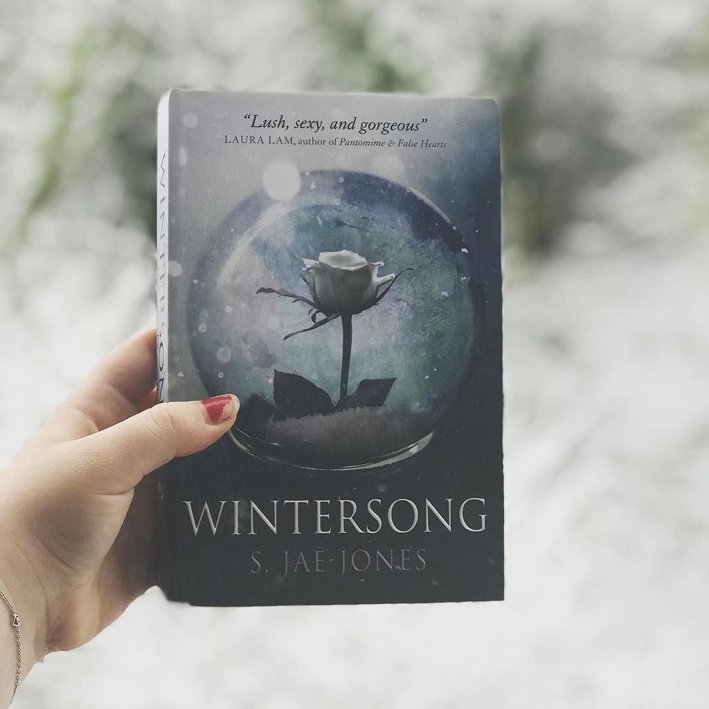 JennieLy's tweet photo. It’s snowing so I thought I’d try and take a snowy Book pic - turns out it’s not that easy 😅 I’m sharing it with you anyway!
.
Wintersong was one of my #TBTBSanta gifts 😍 so perfect for this weather!
.
Have you got a snow day?
.
#bookstagram #instabo… https://t.co/rfA3bjBB7C https://t.co/nyIL3zL2Qx