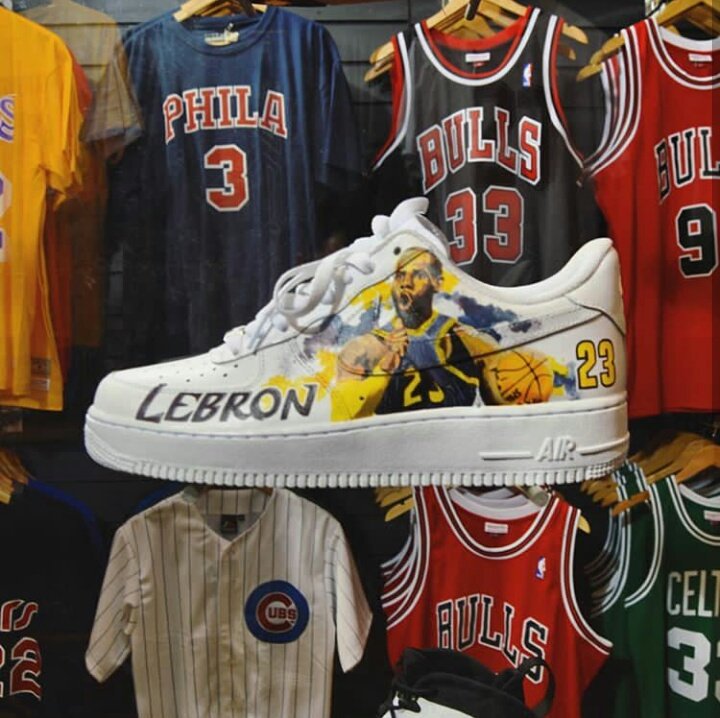 docteursneaker's tweet photo. @KingJames as promise we're glad to present that special one... #fromToulouse #LeBronJames #AirForce1 #customoftheday #sneakerculture #sneakerart #Legend #StriveForGreatness @LeBronTeam @Lebronteam1 @cavs @CavsFRA 👑 https://t.co/bOCEGnzBbW