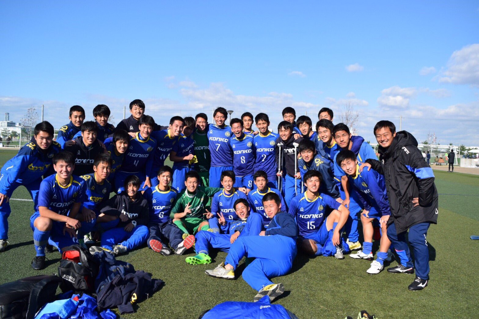 丸岡 拓馬 昨日で金光大阪サッカー部を引退しました この3年間多くの人に支えられていろんな経験ができたと思う つらい事やしんどい事もあったけど楽しく過ごせたしみんなに出会えてよかった 来年はプリンスと1部リーグ頑張れ あとキャプテンのたつきに