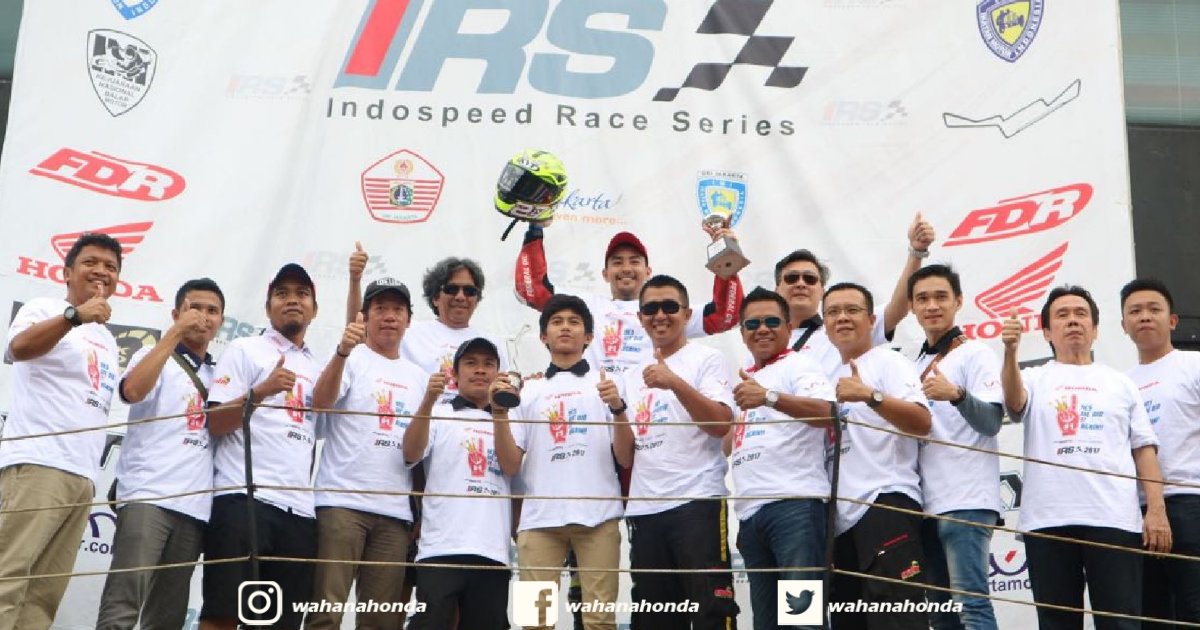 WahanaHonda's tweet photo. Wahana Dunia Motor Racing Team.. Juara Umum Indospeed Race Series 2017 kelas Honda Dream Cup CBR 250RR -YesWeDidItAgain-
. . .
#wdm #wdmrt #wahanaduniamotor #racing #team #honda #cbr250rr #oneHEART #satuHATI https://t.co/0ZEAB37Gu6