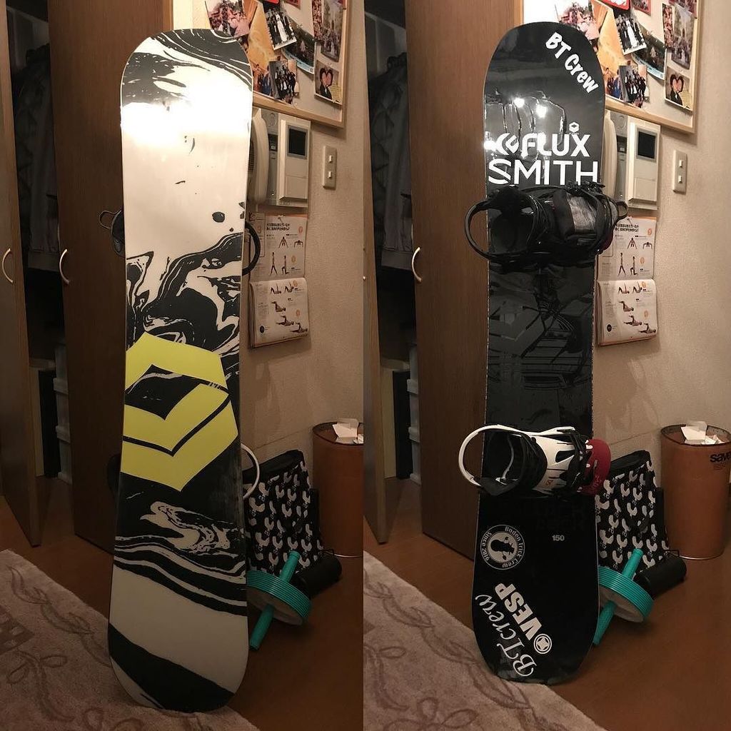 StyleTatsuki's tweet photo. そーいえば今年、板とバインとその他諸々新調しました(*´∀｀*)
FTWOのBLACKDECK
FLUXのDSにしました！
去年買ったTNTと2本で行きたいと思います！

#FTWO
#BLACKDECK
#FLUX
#DS
#TNT
#snowboard 
#スノーボード
#グラトリ
#奥美濃 https://t.co/d9BoJMmn48 https://t.co/BTDLQdVLKJ