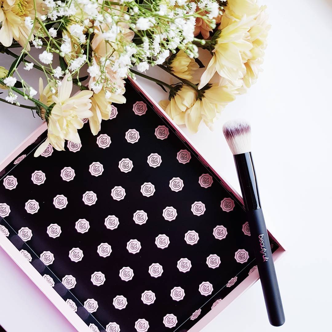 beautyuktweets's tweet photo. Have you tried our super soft Contour / Powder Brush yet?! β¨ Shop online for the full range of our Makeup Brushes https://t.co/sPv3PMa5vI
Image credit: IG #thingsthatpleaseme https://t.co/gQ4NeGx2zd