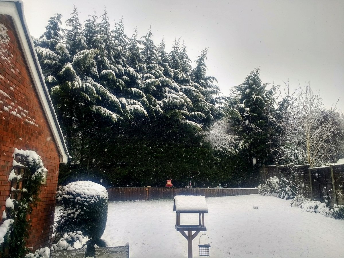 fcmgchoir's tweet photo. **CHRISTMAS CONCERT CANCELLED** We're really sorry to announce the cancellation of tonight's concert at All Hallows' due to heavy snowfall in north London today.  Very disappointed for all the singers we are trying to reschedule so please check emails and text messages #uksnow😠 https://t.co/HNjNZMayMx