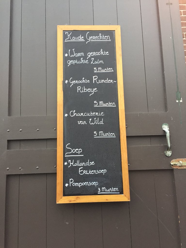 Lekker opwarmen <a href="/Marienwaerdt/">LandgoedMariënwaerdt</a> #kerstfair met #erwtensoep <a href="/HenriBV/">Henri - Fam v Olphen</a> hij staat warm smakelijk