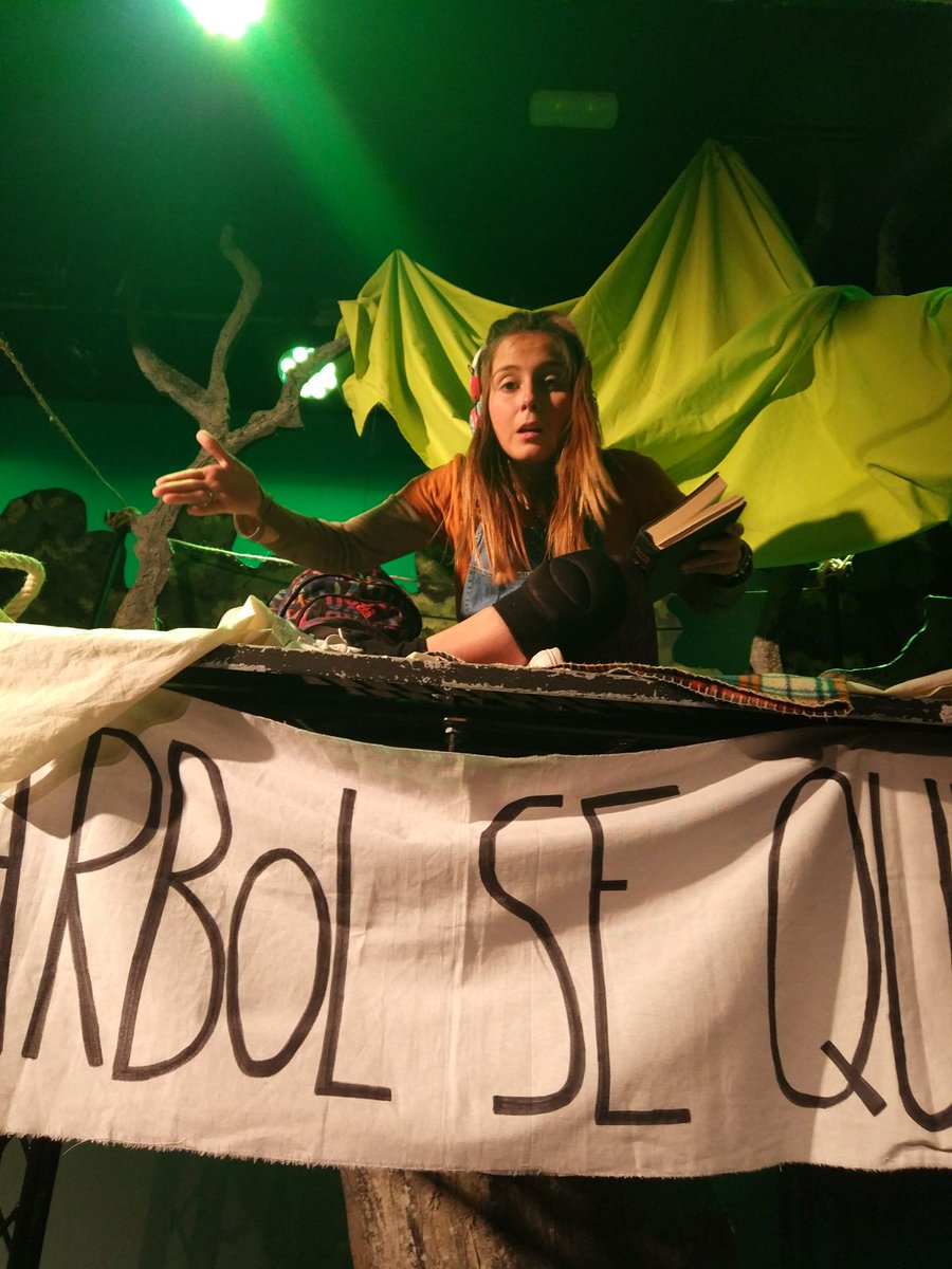 Pero.. ¿Te vas a quedar todo el día en casa? ¡Al mal tiempo buena cara! Ven a Los <a href="/TeatrosLuchana/">Teatros Luchana</a> a formar parte de "El árbol de Julia".

proticketing.com/teatrosluchana…

Es que nos lo pasamos bomba...

#ElÁrbolDeJulia