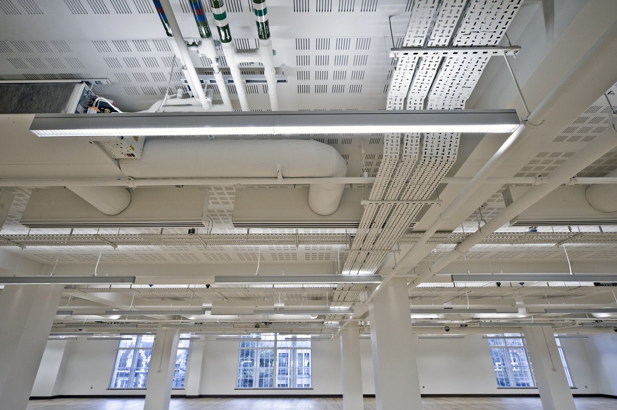iGuzzini's tweet photo. #SleekSunday Delighted to have been involved in @ConamarBuild's @kensington Roof Gardens project, featuring almost two hundred #iN60 luminaires, as well as #LaserBlade, #Trick, #Reflex + #GlimCube. Impressive glare-free general #lighting, even at low mounting heights. https://t.co/s04GTW9Pgb
