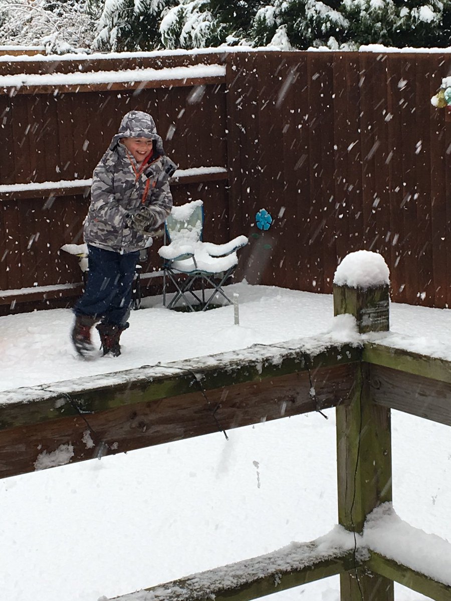 kimlouisedobbs1's tweet photo. @stukeleymeadows #stukeleysnow https://t.co/inGpHaOoZR