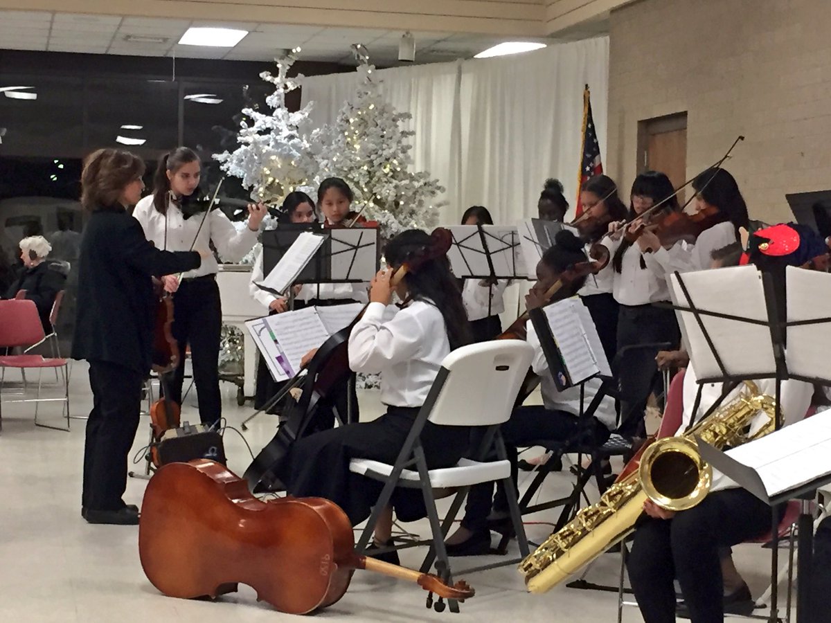 BandColeman's tweet photo. The 8th Grade Honor Band and the Strolling Strings had a wonderful performance last night at Botanica! 🎄☃️Thank you to everyone who came and supported us!! #holidaymusic @CMSPride @WichitaUSD259 https://t.co/YP45xYaO9y