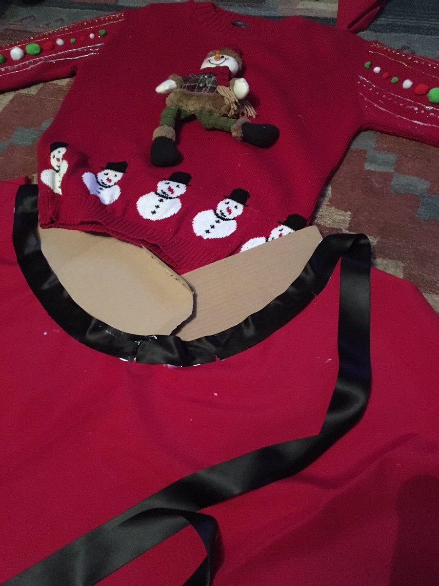 jasmine_leake's tweet photo. Painted the front sleeves and attached black "waistband" https://t.co/eG0f7lzp5E