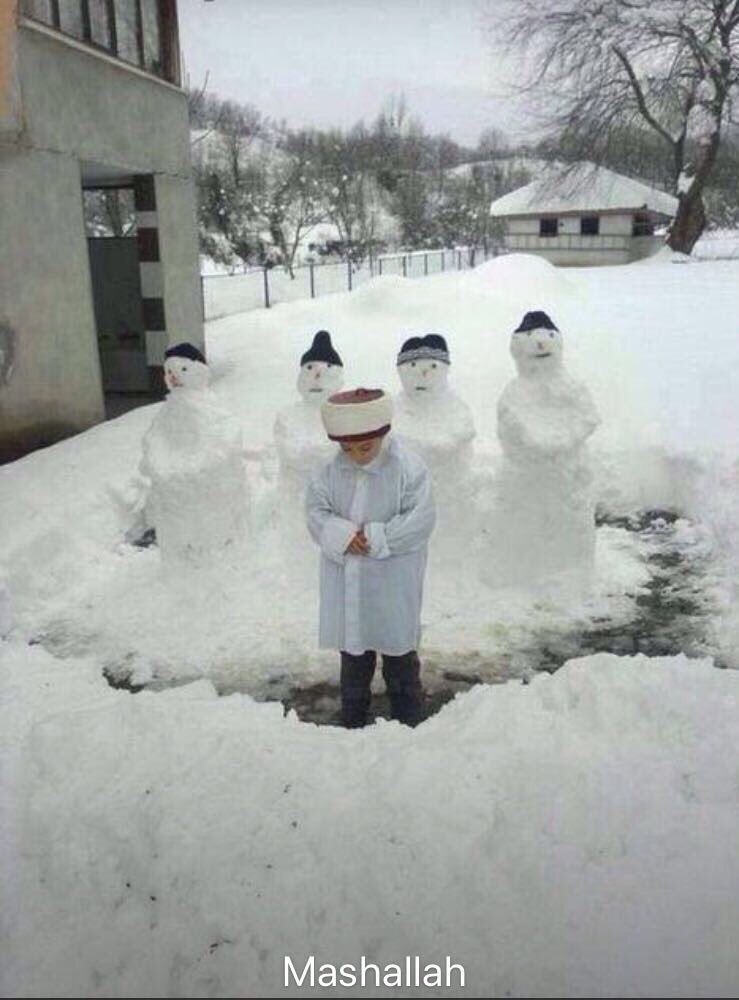 Dear @BritainFirstHQ &amp; <a href="/realDonaldTrump/">Donald J. Trump</a> in Birmingham we even convert the Snowmen. #brownchristmas #ohtwaddi