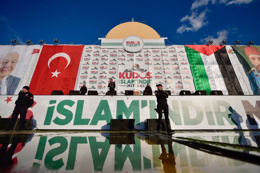 agdorgtr's tweet image. Geleceğiz Kudüs o günü bekle!
Bir Selahaddin muştusuyla gireceğiz kapılardan
Ve dünya değişecek
Senin Etrafında...