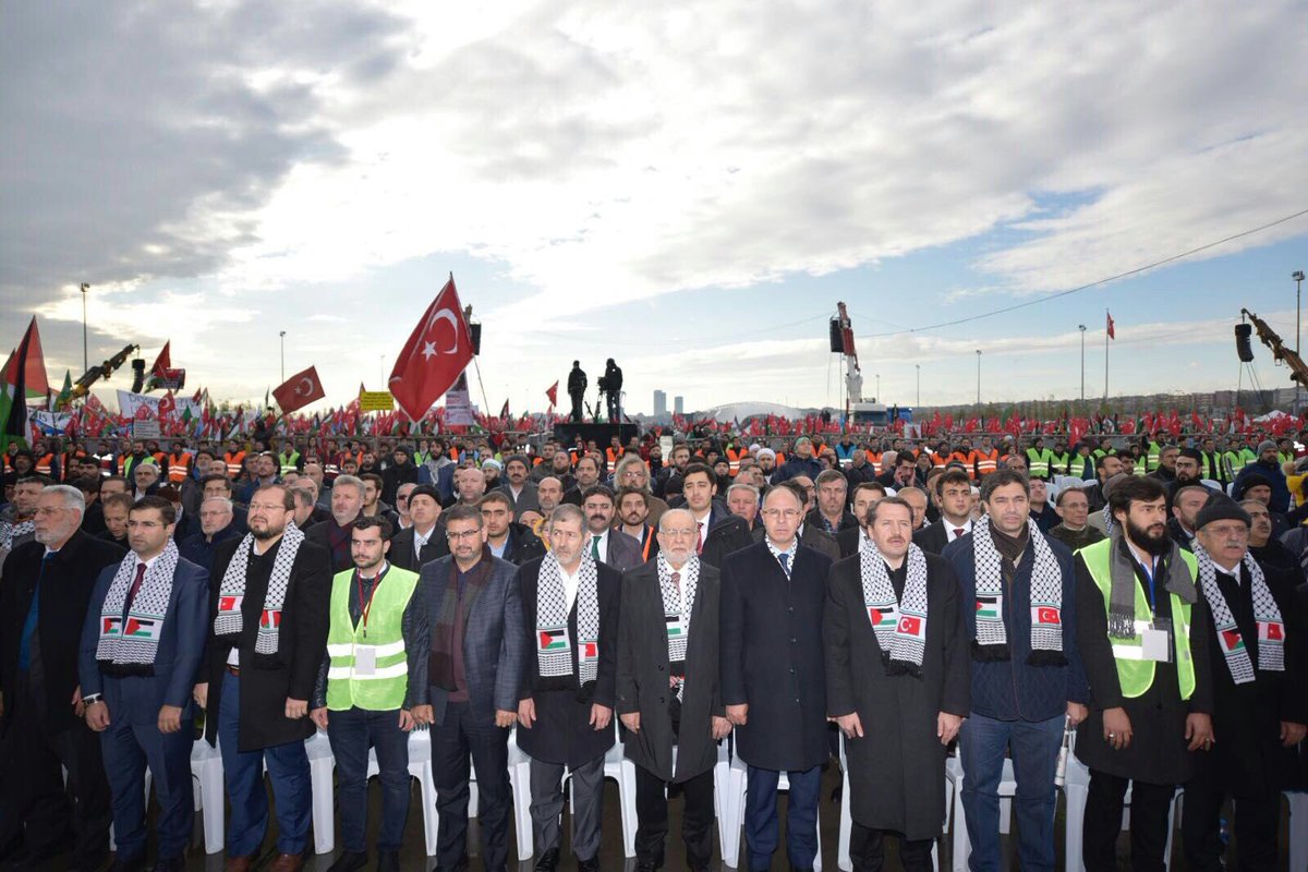 agdorgtr's tweet image. Geleceğiz Kudüs o günü bekle!
Bir Selahaddin muştusuyla gireceğiz kapılardan
Ve dünya değişecek
Senin Etrafında...