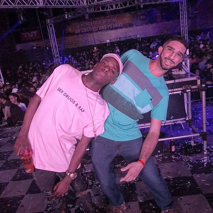 flaviocaraciolo's tweet photo. Tortão pra esquerda 😅😅
Esse cara é uma figura,quem não ouviu falar pesquisa ai kkkkkk
@Djrogerinhooo1 no projeto BALADINHA foi um sucesso .
Semana que vem MC DUDUZINHO
#castelodaspedras #sucesso #DeuSorte 🙏 https://t.co/SELKj2Ec2H