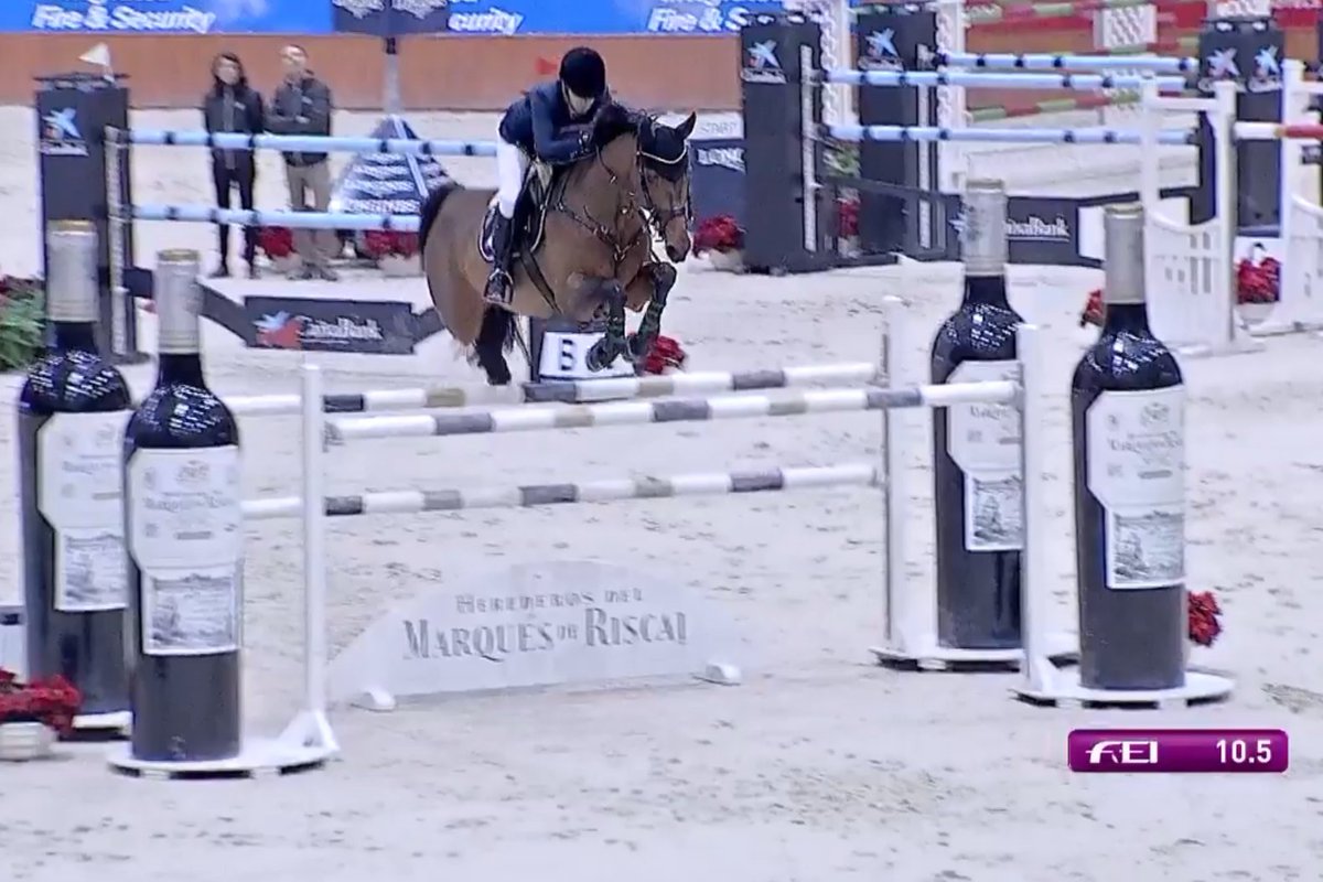 Edwina Tops-Alexander 🇦🇺 makes it a 6-way jump-off as California jumps perfectly here in La Coruña!

#FEIWorldCup #RideToParis #longines