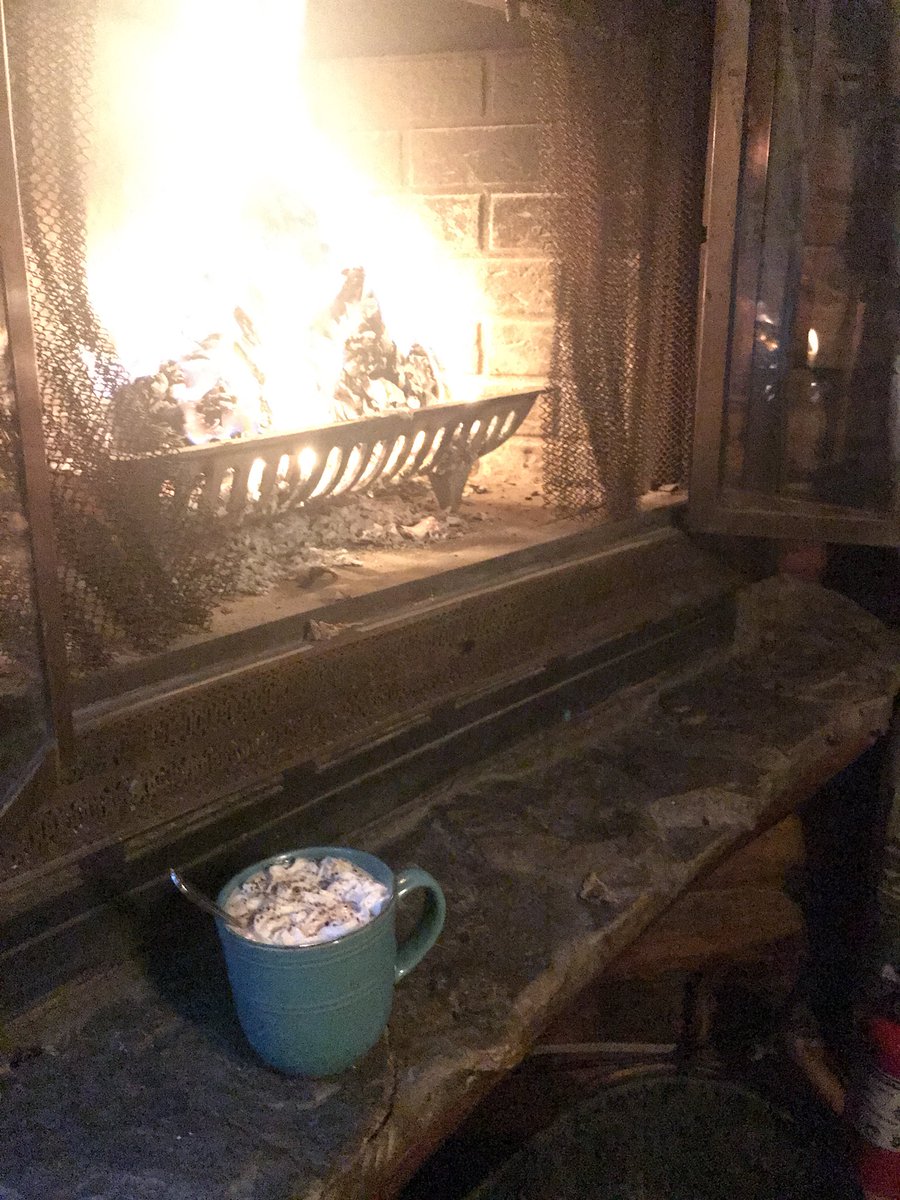 MeFromTheMiddle's tweet photo. Not a bad way to spend the morning.
#RaceRecovery #WeekendVibes #DayDrinking #TrailTribe #Bigfoot50K https://t.co/0t6shxglRu
