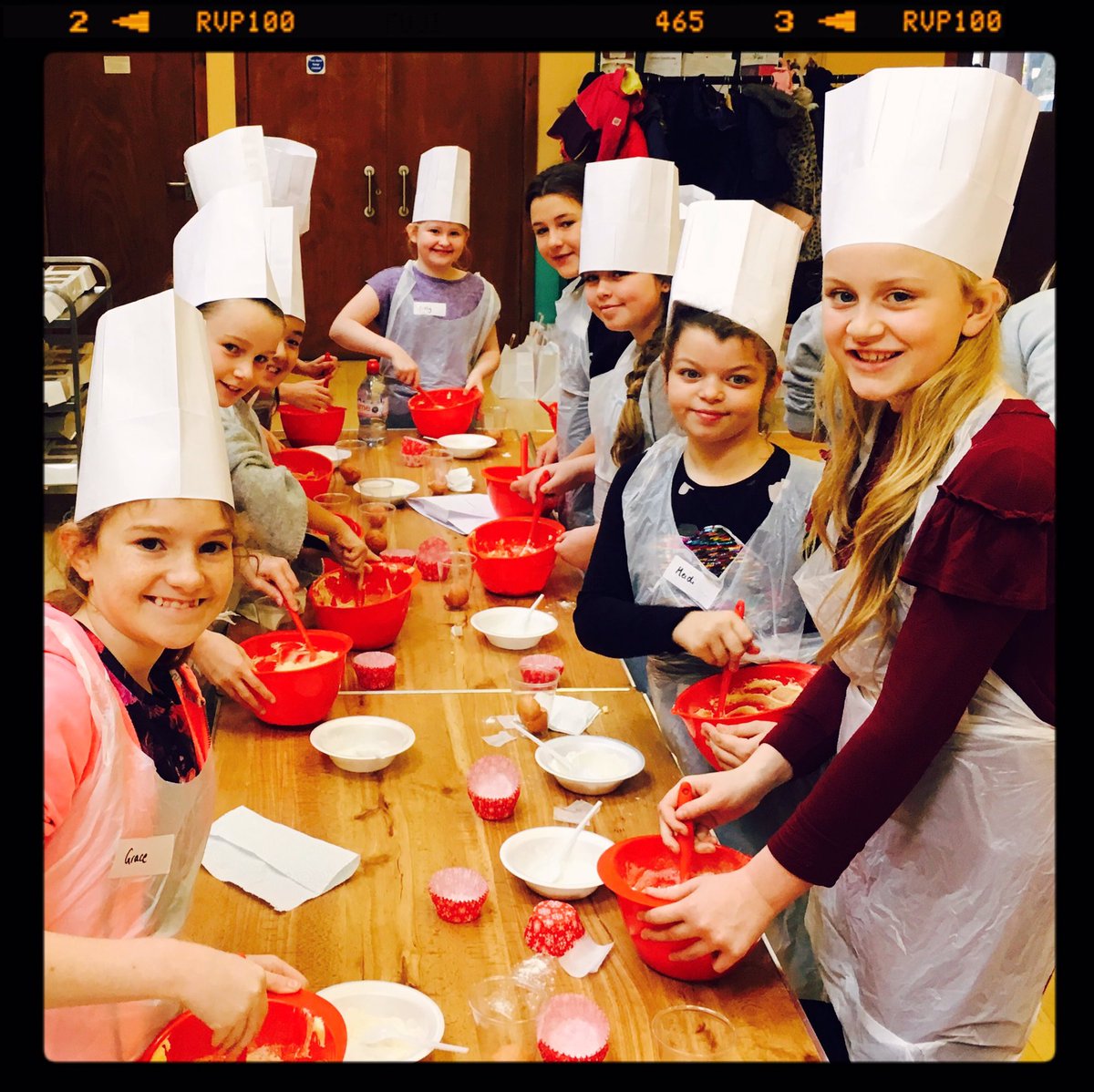 chef_de_party_1's tweet photo. @chef_de_party_1 We all had a marvellous time at Christmas Bake Club! #cookingparties #bakingparties #christmasparty #bake #baking #cooking #gingerbread #party #SeftonHour 🤶🏻🎄👩🏻🍳👨🍳👩🏼🍳👩🍳👭👬👫 https://t.co/PBYmsT1brN