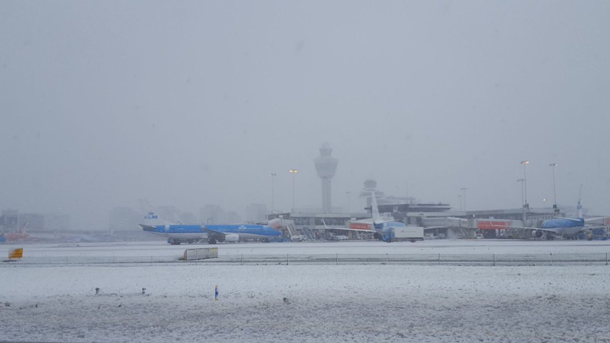 Schiphol's tweet photo. Our snowfleet is working hard to clear the runways as well as possible. https://t.co/E2GUyDkFDQ