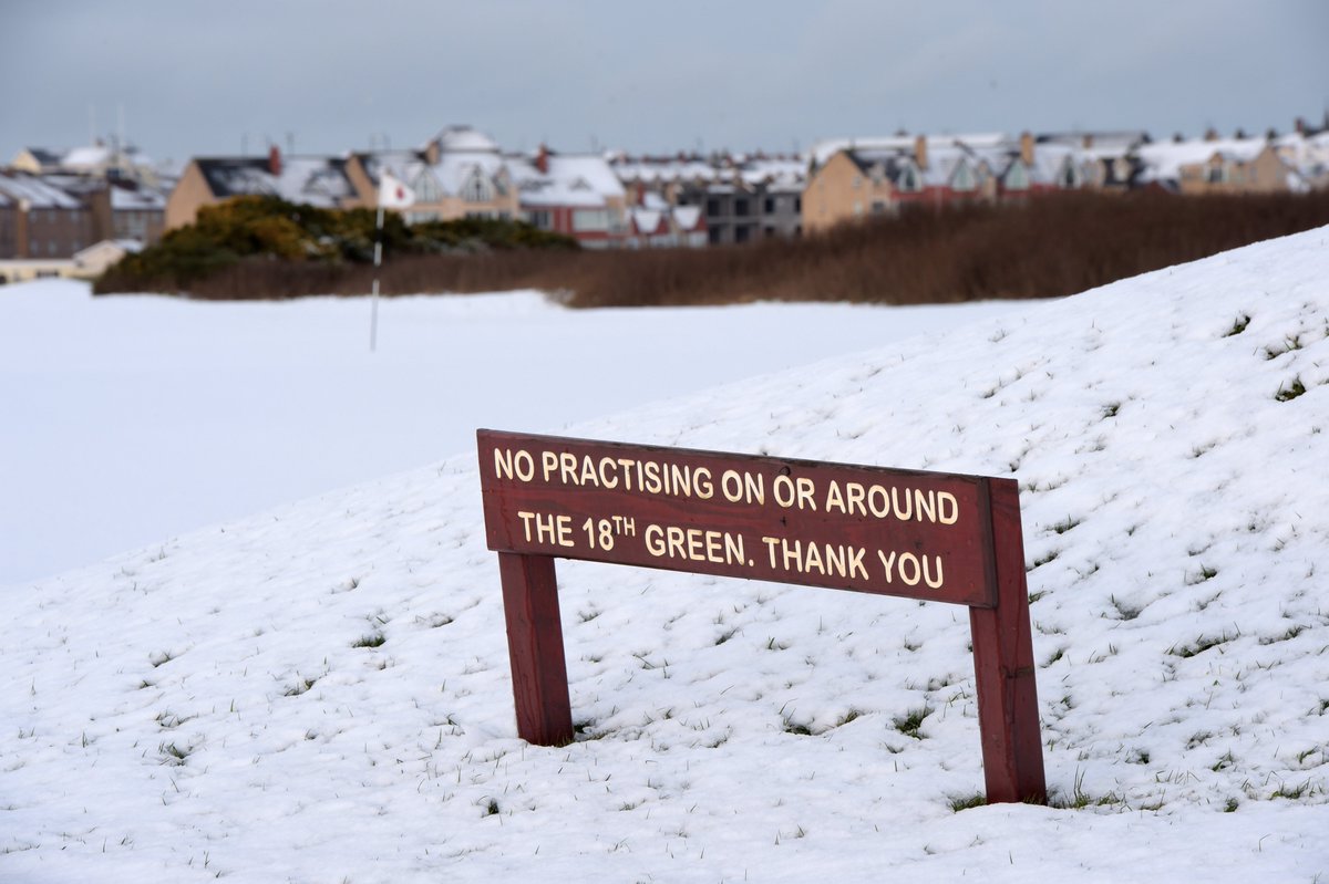 PINGTourEurope's tweet photo. Retweet if the snow has scuppered your golfing plans today! ❄⛄ https://t.co/AxORENKQsI
